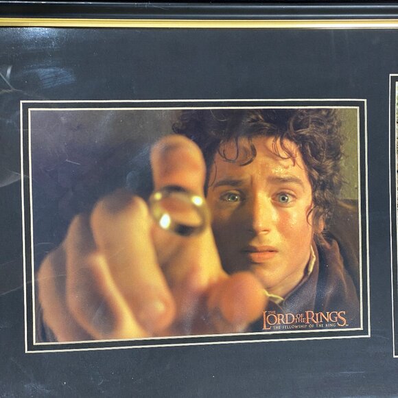 Signed W/ Authentcity Cert Elijah Wood Lord Of The Rings Froto Autograph - Picture 2 of 5